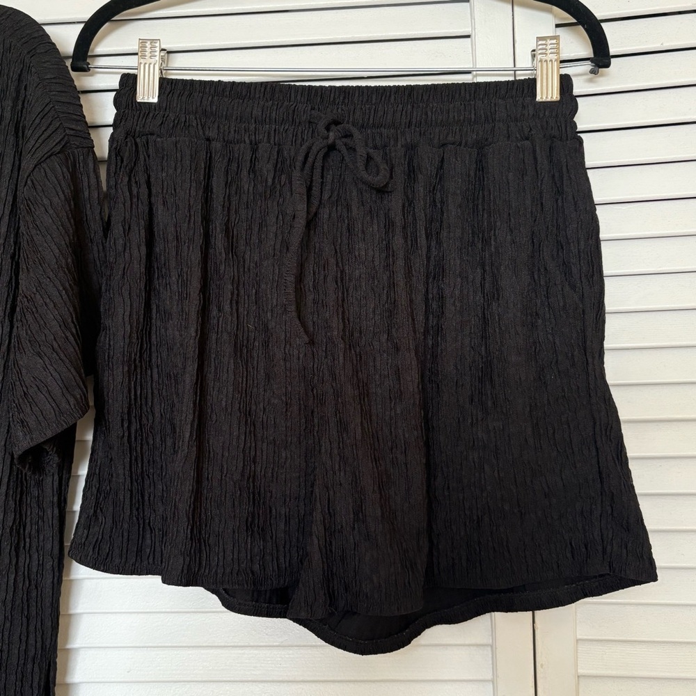 Black Textured Shirt and Shorts Set - Picture 3 of 6